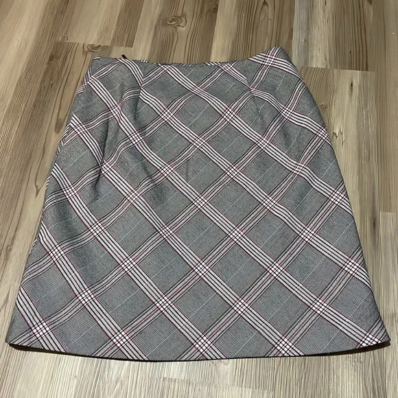 Bar III Zipper Detail Plaid Skirt Black Red Size 4 Lined Classic School girl - Picture 9 of 12